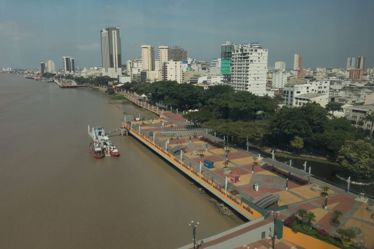 La grande ville portuaire de Guayaquil en Equateur - Guayaquil - Endémiques de Tumbes et Andes du sud avec Birding Experience